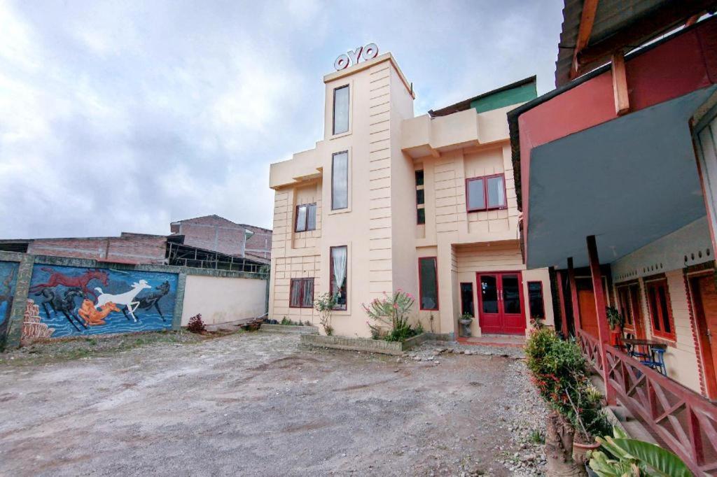 Reddoorz At Serdika Pavilion Berastagi Exterior photo