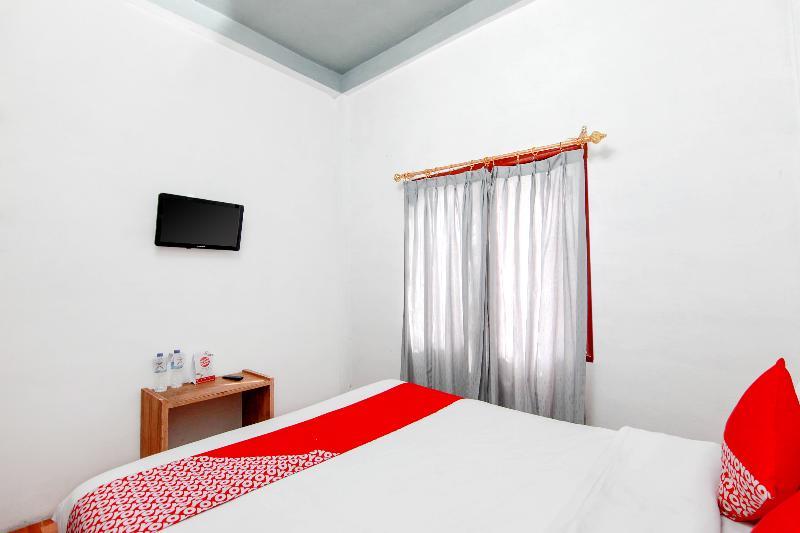 Reddoorz At Serdika Pavilion Berastagi Exterior photo